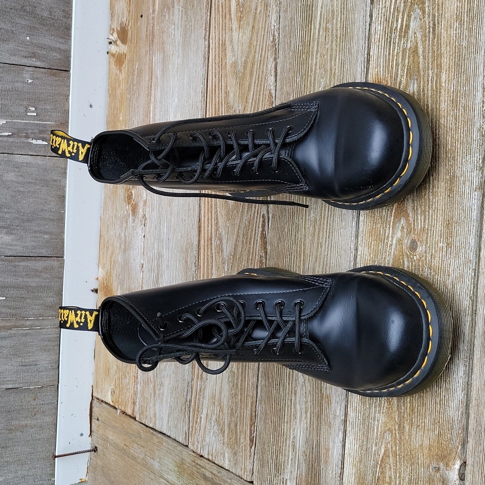 Dr. Martens 1460 Original 8 eye smooth black boot
